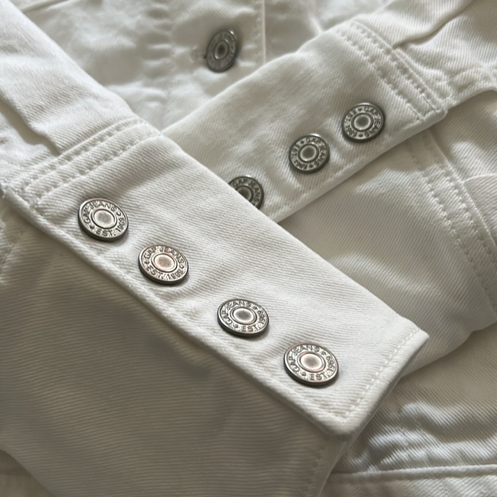 GAP Women's White Jean Jacket Size M - Picture 3 of 9